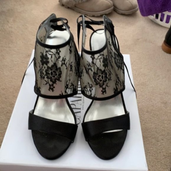 Evening shoe with Lace. - Picture 1 of 4